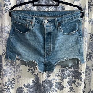 Levi’s 501 Classic High-Rise Denim Cutoff Shorts - Light Blue